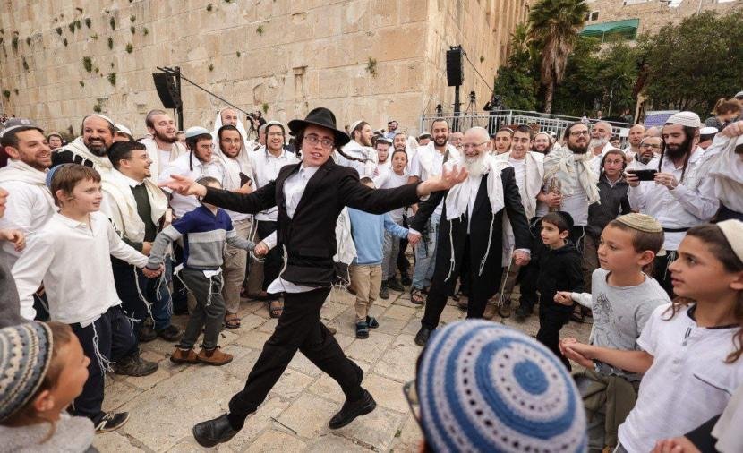 مستوطنون ينظمون مسيرات استفزازية في انحاء القدس المحتلة